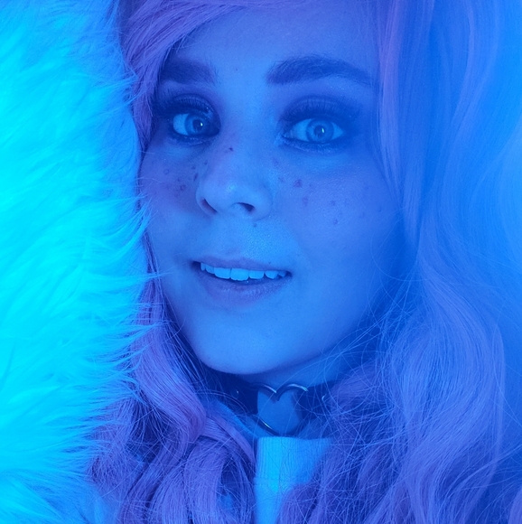 Meet your Posher, Kat - Picture 2 of 3